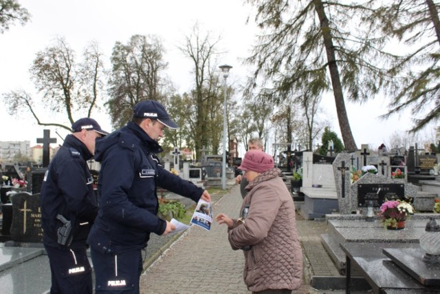 Policja w Kaliszu informuje o bezpieczeństwie na cmentarzach we Wszystkich Świętych