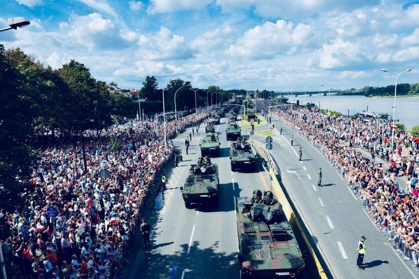Jak dojechać na defiladę w Katowicach 15 sierpnia? Autobusy, tramwaje i Koleje Śląskie będą woziły za darmo na defiladę wojskową 15.08.2019