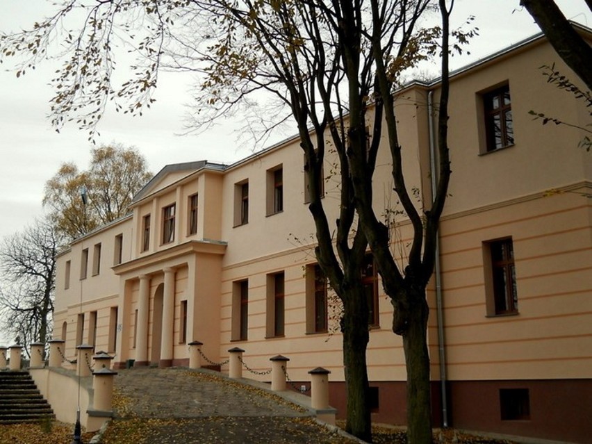 4 mln złotych powiat otrzymał na dostosowanie pałacu w...