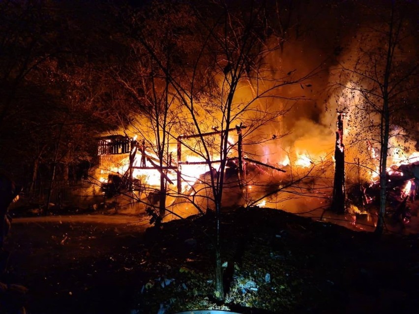 Policja szuka podpalacza, który grasuje pod Tarnowem. W gminie Żabno puścił z dymem stodoły, próbował podpalić drewniany dom 