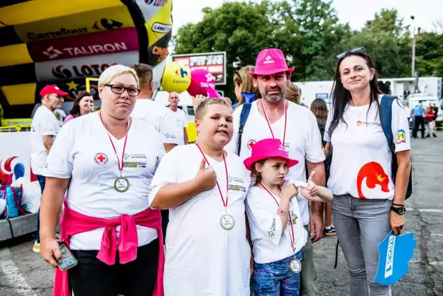 Kamil i Martyna pokazali, że osoby niepełnosprawne też mogą być aktywne sportowo. Udział w Tour de Pologne był dla nich niesamowitym, bardzo emocjonalnym przeżyciem.

Akcję zorganizowała fundacja EcoTextil wraz z Polskim Czerwonym Krzyżem.