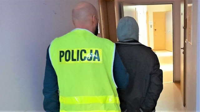 Policjanci zatrzymali mężczyznę podejrzanego o kradzież w jednym ze sklepów w Kościerzynie