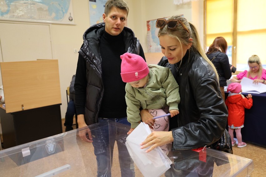 Mieszkańcy gminy Grodzisk głosują. Trwają wybory...