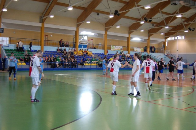 10 klubów wzięło udział w XXV Międzynarodowym halowym turnieju piłki nożnej im. Mariana Kensego w Paterku
