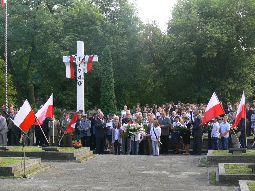 72 rocznica wybuchu II wojny światowej na cmentarzu wojennym w Tomaszowie