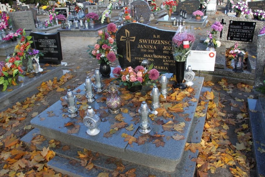Gmina Kościan kupiła od producentów kwiaty, które trawiły na groby powstańców