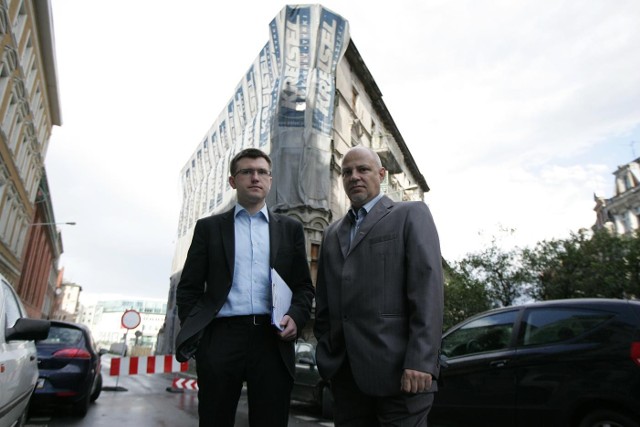 Andrzej Rataj i Michał Kondella z rady osiedla Stare Miasto nie mogą pogodzić się z tym, że kamienica będzie rozebrana