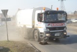 Czas sprzątnąć liście na ulicy Tysiąclecia. Urzędnicy obiecują porządki