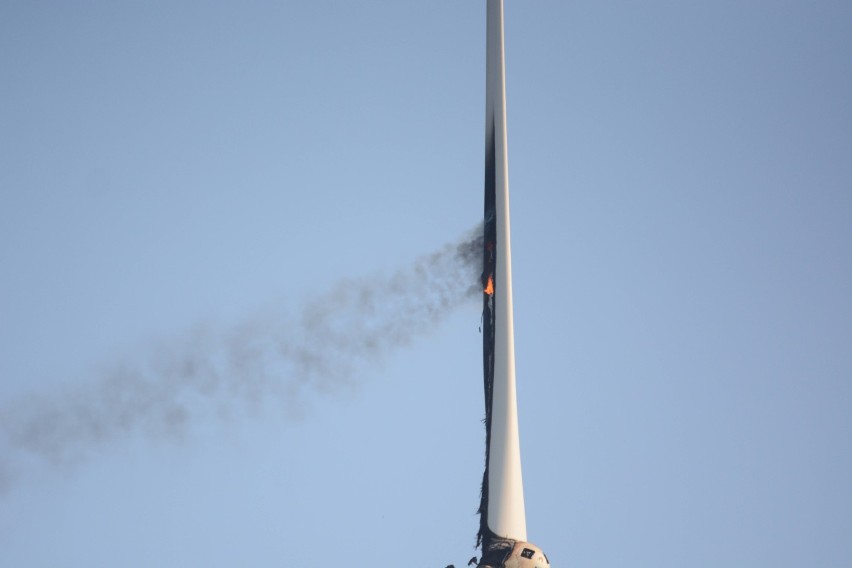 Spłonęła turbina elektrowni wiatrowej. Straty sięgają wielu milionów [wideo, zdjęcia]