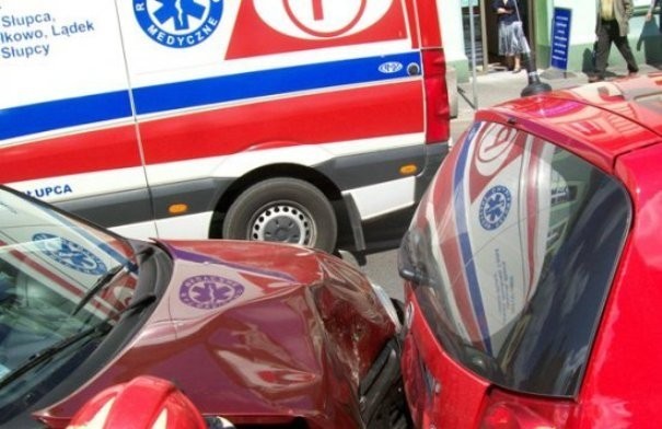 Wypadek w Słupcy. Zderzyły się dwa samochody