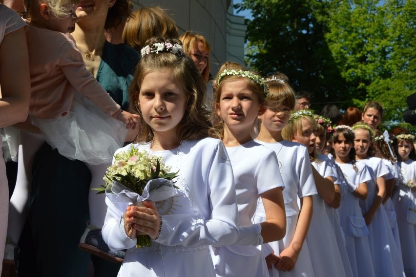 KOMUNIE: I Komunia Święta w parafii św. Jakuba w Skierniewicach