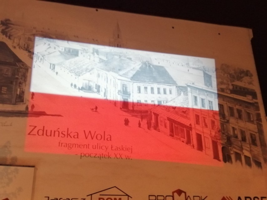 W biało- czerwonych barwach na Święto Niepodległości 11 Listopada w Zduńskiej Woli