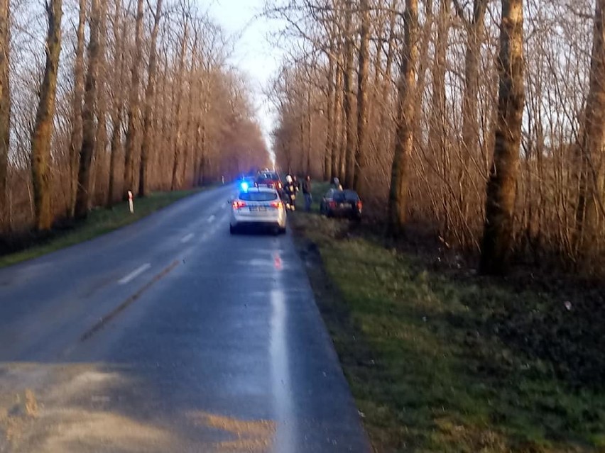 Wypadek na drodze Izbica Kujawska - Lubraniec. Zderzenie samochodów marki Dacia i Opel [zdjęcia]
