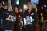 Protest "Ani jednej więcej" odbył się w piątkowy wieczór na pl. Kościuszki w Tomaszowie [ZDJĘCIA]