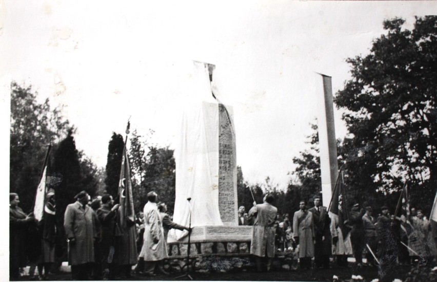 Pomnik żołnierski na cmentarzu w Sławnie. Dawniej i dziś