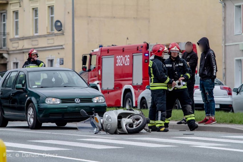 Wałbrzych: Potrącenie motocyklisty na skrzyżowaniu Wrocławska-Uczniowska [ZDJĘCIA]