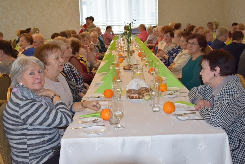SENIORZY: Prawie 150 seniorek świętowało Dzień Kobiet w restauracji Cristal [FOTOGALERIA]