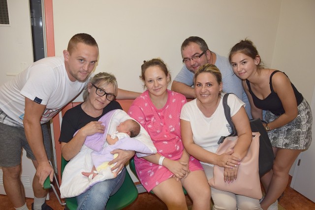 Aleksandra Leier z Tczewa, ur. 25.08.2019 r., godz. 8.45, 3450 g, 55 cm. Z mamą Sandrą, tatą Rafałem, babcią Bożeną, wujkiem Rysiem oraz ciociami Beatą i Wiktorią