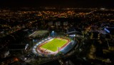 Oświetlenie na Stadionie Miejskim zamontowane. Mamy zdjęcia z drona!
