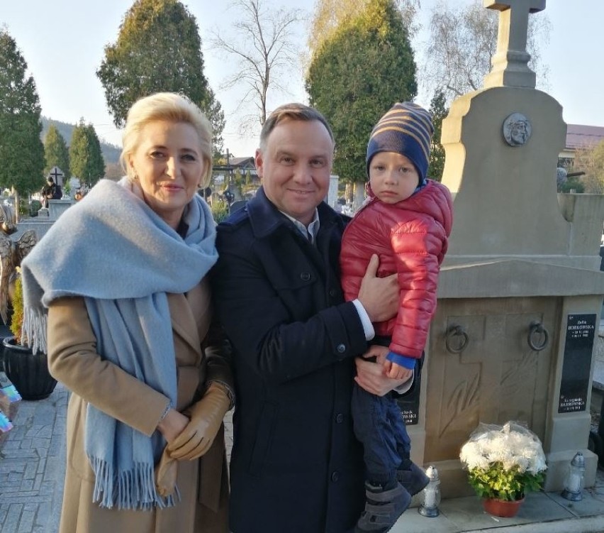 Prezydent RP Andrzej Duda na cmentarzu w Starym Sączu [ZDJĘCIA]