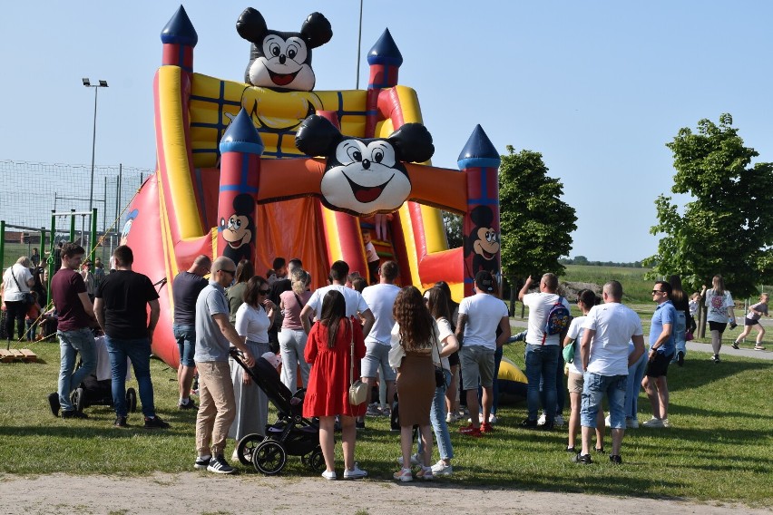 Bardzo ciepła, wiosenna niedziela w Broniszewicach stała pod...