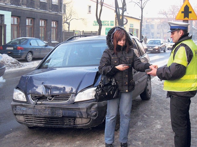 Przybyli na miejsce policjanci ocenili, że winę za kolizję ponosi pani Agnieszka, a nie ślizgawka.