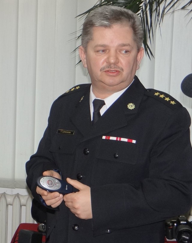 Młodszy brygadier Tomasz Lewiński na stanowisko komendanta zostanie awansowany z funkcji naczelnika wydziału ds. kontrolno-rozpoznawczych.