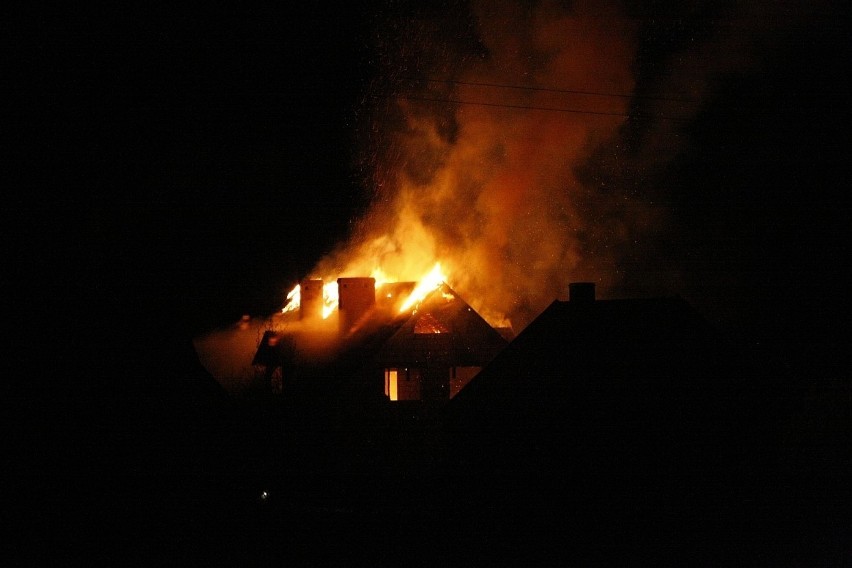 Połczyno Bis. Nocą wybuchł pożar w budynku mieszkalnym. W środku prawdopodobnie nie było nikogo