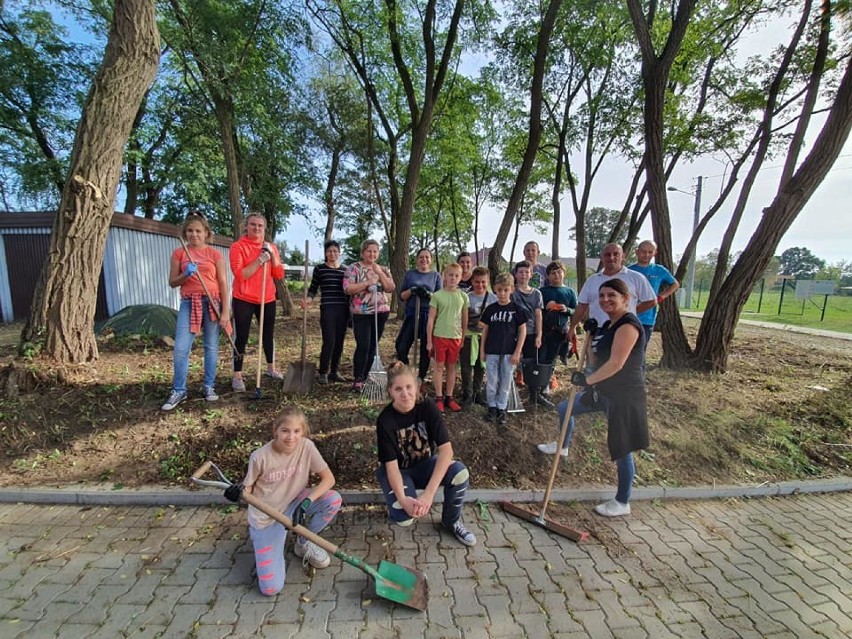 Kąkolewo: Posprzątali kolejny fragment swojej miejscowości