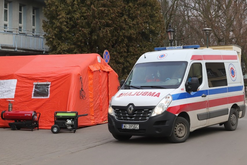 Zapchanych jest już wiele oddziałów szpitalnych w regionie...