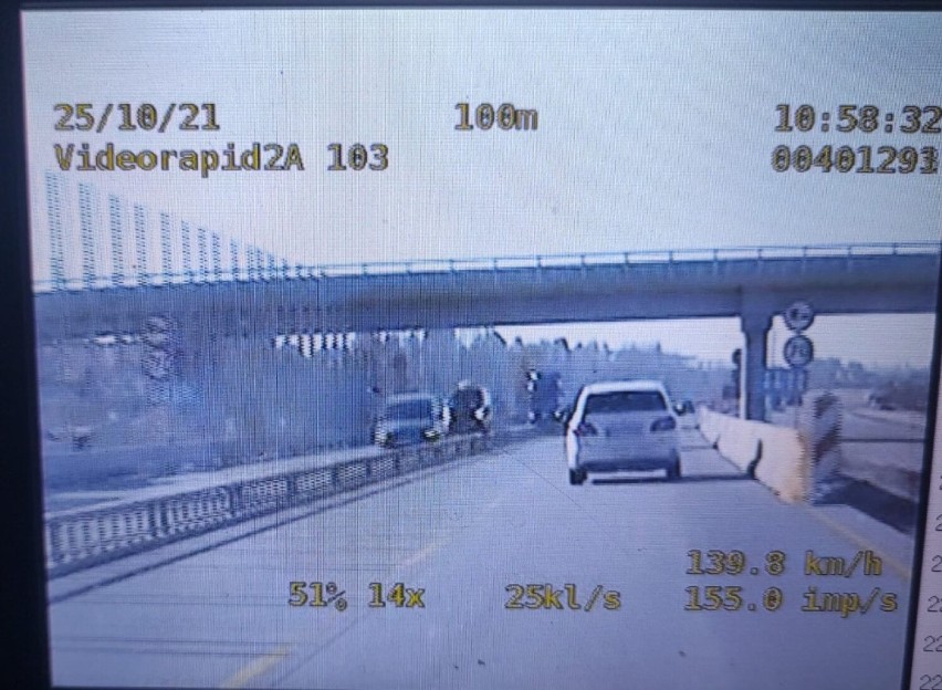 Policjanci z Piotrkowa łapali piratów drogowych na A1....
