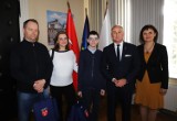 Utalentowany uczeń z Brzegu odebrał nagrodę od burmistrza. Nastolatek ma na koncie liczne sukcesy
