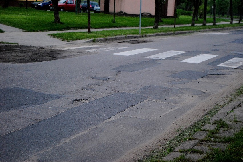 Jak przejechać ulicą Kolarską i nie uszkodzić auta? [GALERIA]