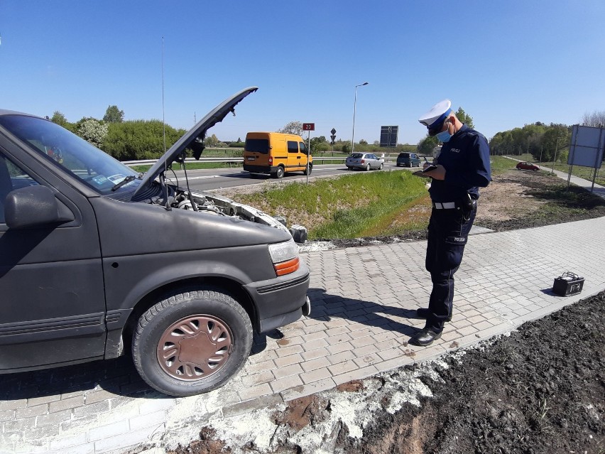 Pożar samochodu w Szczecinku. Szybka akcja strażaków [zdjęcia]