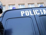 Ul. 1 Maja: 21-latek zniszczył auto i wyzywał policjantów