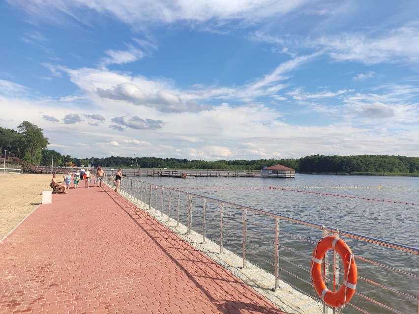 Lubuska miejscowość kusi pięknym jeziorem, długą plażą i...