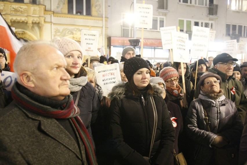 13 grudnia w Łodzi. Protest na Piotrkowskiej