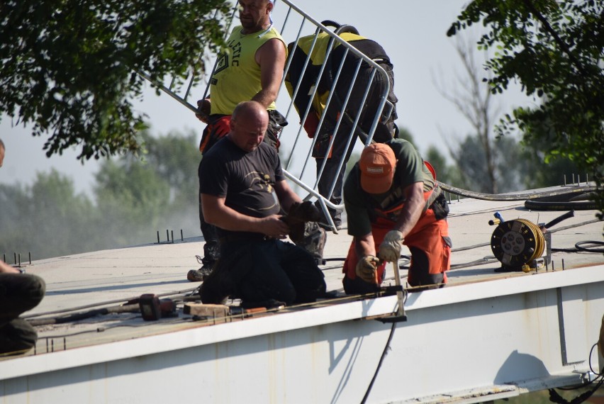 Finiszują prace przy zakończeniu remontu "Białego mostu" w Sieradzu ZDJĘCIA
