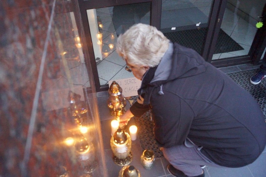 Ani jednej więcej. Protest w Kaliszu po śmierci 30-letniej...