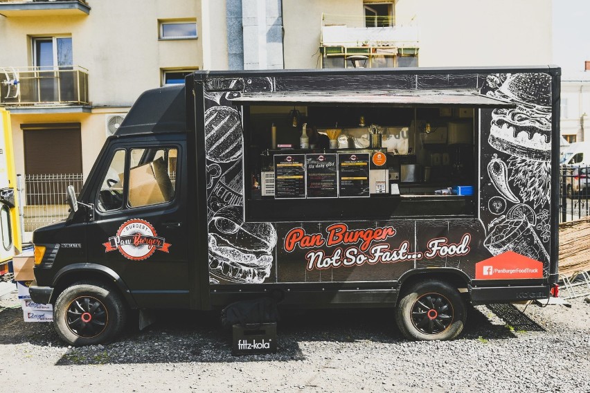 Rząd odmraża gastronomię. 15 maja w Kielcach ruszą ogródki restauracyjne. Food Park Skwer przy Orlej już szykuje się na gości (WIDEO, foto)