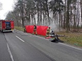 Powiat radzyński. Samochód osobowy czołowo zderzył się z ciężarówką. Nie żyje jedna osoba