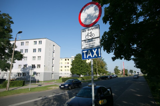 Obecnie na ul. Mikołajczyka mogą wjechać tylko autobusy, rowerzyści, a  także taksówkarze.