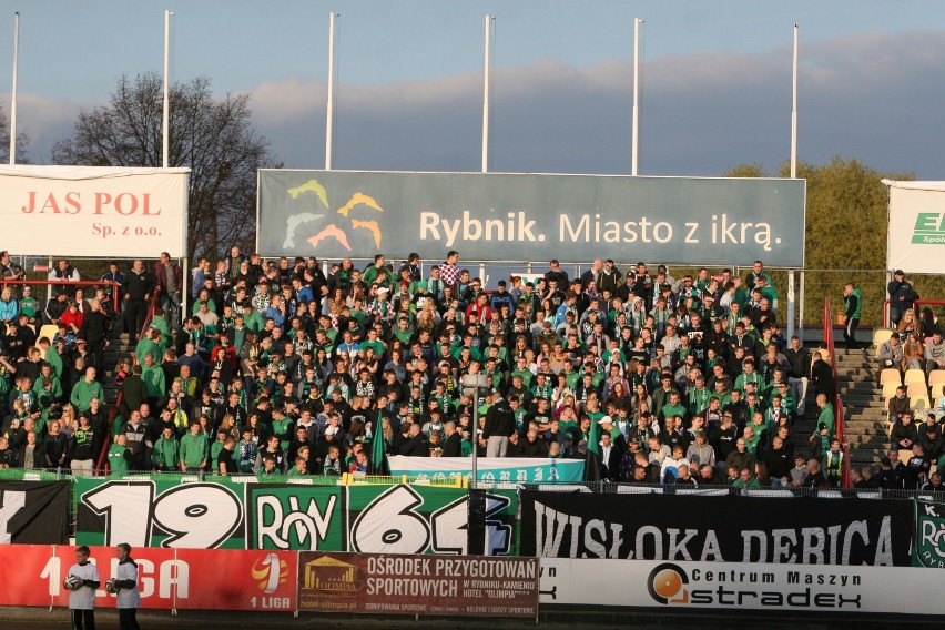 Stadion w Rybniku podczas meczu ROW z GKS Katowice