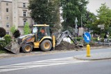 Trwają prace przy ul. Jana Pawła II w Brzegu. Przebudowa ulicy potrwa do października 2022 roku