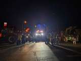 Rolniczy protest w powiecie poddębickim trwał przez całą noc. Blokady były prowadzone w dwóch miejscach ZDJĘCIA