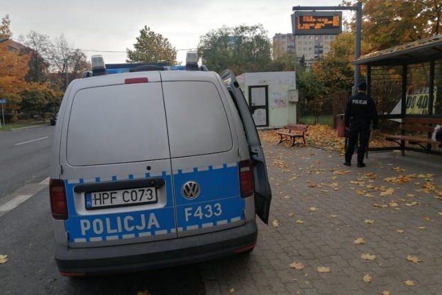 25-letni wandal wyładował się na przystanku autobusowym przy ul. Słowackiego w Piotrkowie