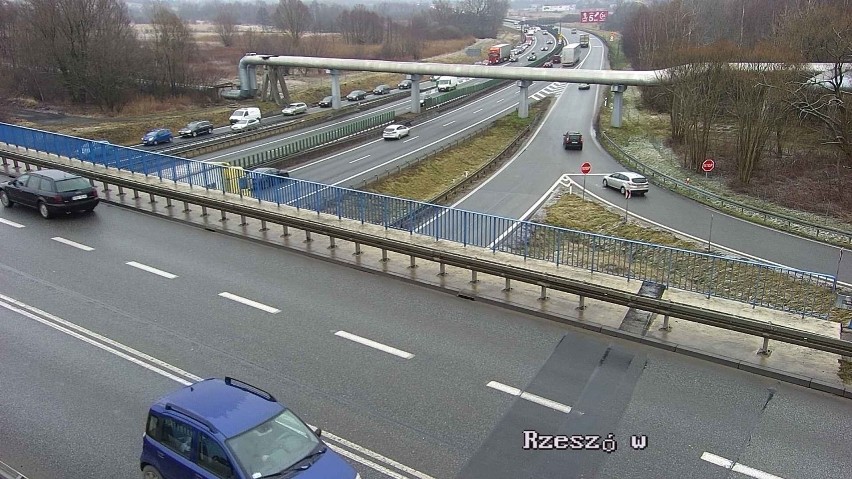 Kraków. Wypadek na A4 w okolicach Balic. Wystrzeliła opona samochodu ciężarowego [KRÓTKO]