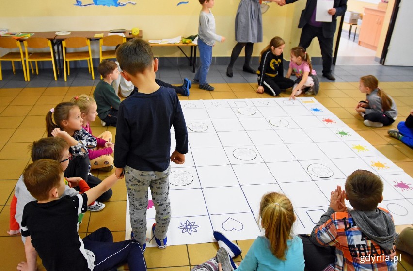 Wybitny naukowiec odwiedził uczniów Szkoły Podstawowej nr 12 na Witominie. Trwa tydzień edukacji informatycznej 