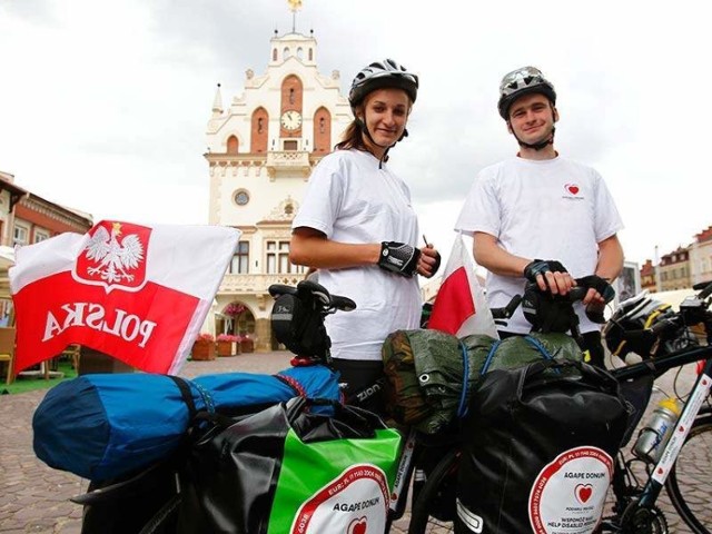 Nowożeńcy przejadą na rowerach 10 tysięcy kilometr&oacute;w