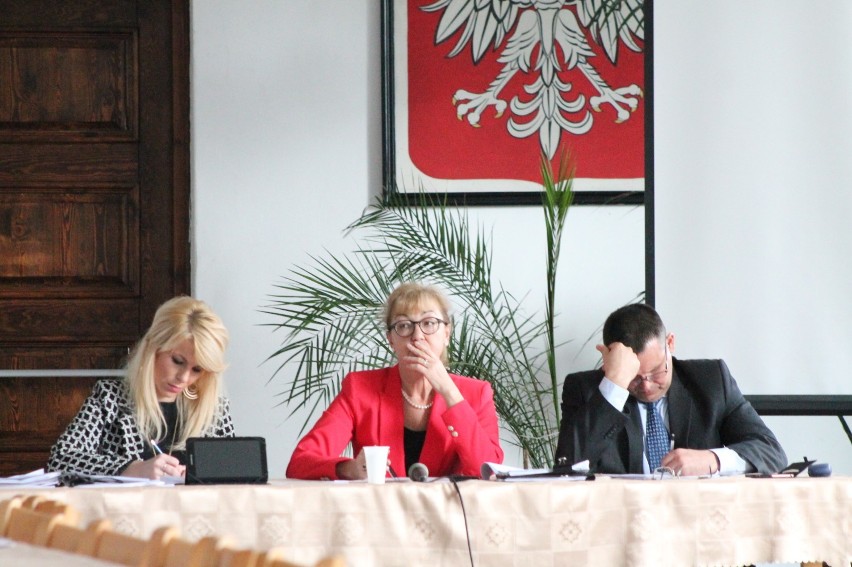 Sesja rady miejskiej w Porębie [FOTO]